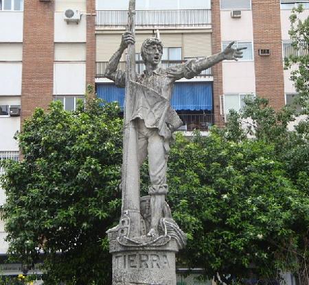 Rodrigo de Triana Statue