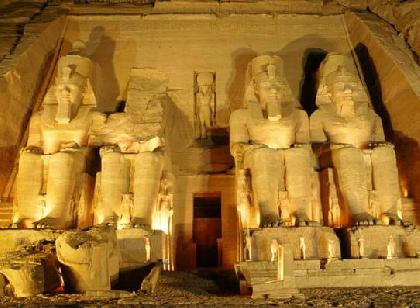2 días de viaje nocturno a Asuán y Abu Simbel desde Luxor