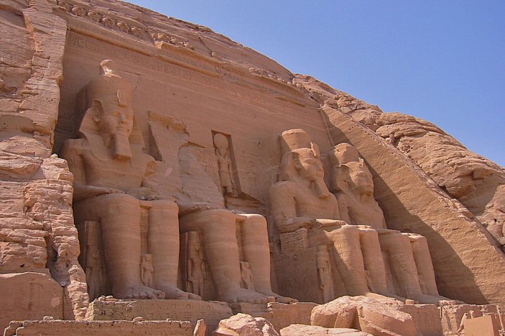 Private Tour to Abu Simbel Temples by Coach